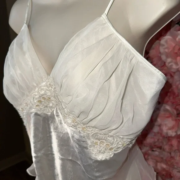 Victoria's Secret (L) Vintage Off White Bridal Sheer Ruffle Lingerie Bodysuit - Picture 3 of 6